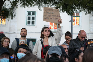 Os melhores cartazes das manifestações pela habitação