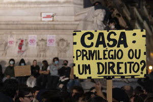 Os melhores cartazes das manifestações pela habitação