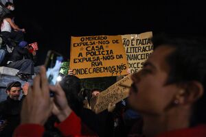 Os melhores cartazes das manifestações pela habitação