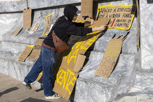 Os melhores cartazes das manifestações pela habitação