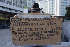 Os melhores cartazes das manifestações pela habitação