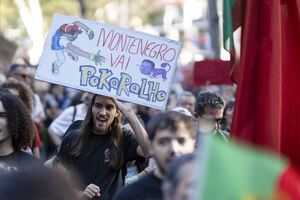 Os melhores cartazes das manifestações pela habitação