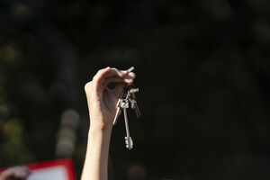Os melhores cartazes das manifestações pela habitação