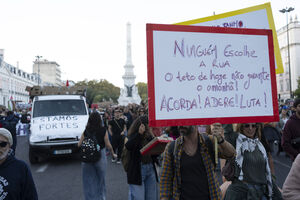 Os melhores cartazes das manifestações pela habitação
