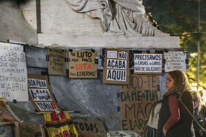 Os melhores cartazes das manifestações pela habitação