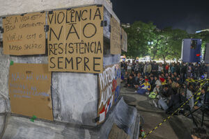 Os melhores cartazes das manifestações pela habitação