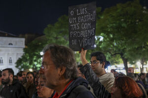 Os melhores cartazes das manifestações pela habitação