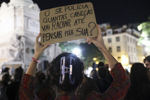 Os melhores cartazes das manifestações pela habitação