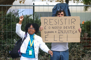 Os melhores cartazes das manifestações pela habitação