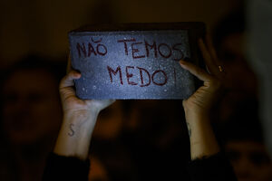 Os melhores cartazes das manifestações pela habitação
