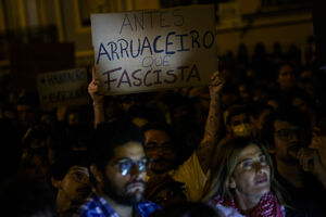 Os melhores cartazes das manifestações pela habitação