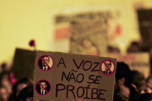 Os melhores cartazes das manifestações pela habitação