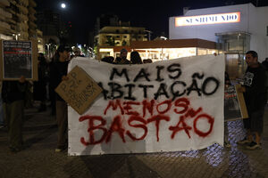 Os melhores cartazes das manifestações pela habitação