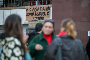 Os melhores cartazes das manifestações pela habitação