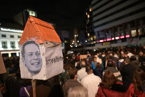 Os melhores cartazes das manifestações pela habitação
