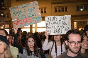 Os melhores cartazes das manifestações pela habitação