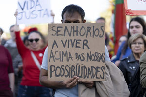 Os melhores cartazes das manifestações pela habitação