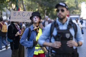 Os melhores cartazes das manifestações pela habitação