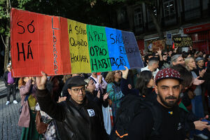 "Só há Liberdade quando houver Pão, Paz, Saúde e Habitação."