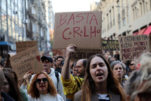 Os melhores cartazes das manifestações pela habitação