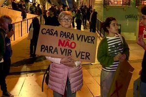 Os melhores cartazes das manifestações pela habitação