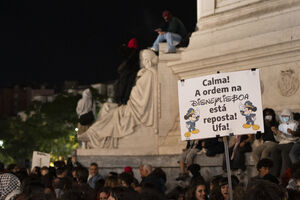 Os melhores cartazes das manifestações pela habitação