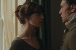 Daisy Edgar-Jones e George MacKay como Elinor Dashwood e Edward Ferrars