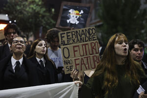 Mais de 200 estudantes protestaram em Coimbra contra aumento de propinas