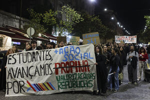 Mais de 200 estudantes protestaram em Coimbra contra aumento de propinas