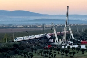 Manhã seguinte à tragédia revela cenário do acidente ferroviário que fez 69 mortos em Toledo 