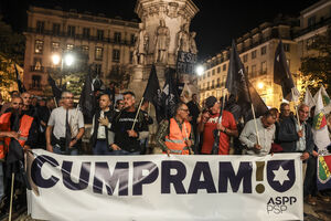Centenas de polícias e guardas protestam em Lisboa por melhores salários