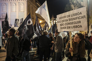 Centenas de polícias e guardas protestam em Lisboa por melhores salários