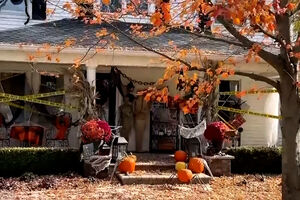 Teias de aranha e cemitérios: A transformação assustadora das casas para o Halloween