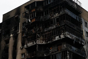 Cessar-fogo permite a residentes de Kherson regressar a casas danificadas por ataques russos 