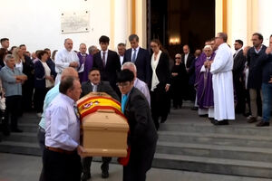 Espanha inicia funerais das vítimas do acidente ferroviário em Toledo que fez pelo menos 69 mortos 