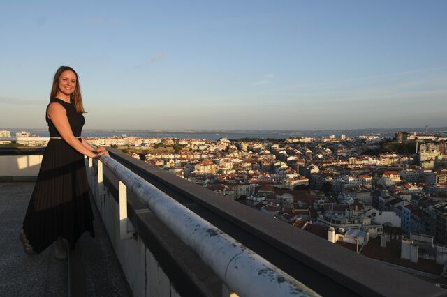 Elogia o Técnico por promover a igualdade de género, através do Prémio Maria de Lourdes Pintasilgo, ter uma creche no campus e bastantes funcionárias mulheres 