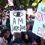 Estudantes protestam contra resposta da Universidade de Cornell à denúncia de violação coletiva 