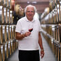 Rubens Menin, 70 anos, fotografado pela SÁBADO na adega da Menin Douro Estates, na Quinta Costa de Cima 