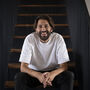 O recomeço de Salvador Sobral, entre Portugal e Brasil: 'O que vou cantar quando tudo está a arder?'