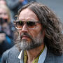 Russell Brand terá pedido a mulher para 'limpar a bagunça' após alegada violação