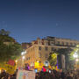 Manifestantes cantam 'Grândola, Vila Morena' no Rossio