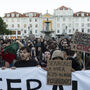 Manifestantes voltaram a montar tendas em Lisboa e no Porto. PSP ameaçou intervir