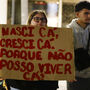 Habitação: Meia centena protesta em Faro e afirma não ter medo da polícia