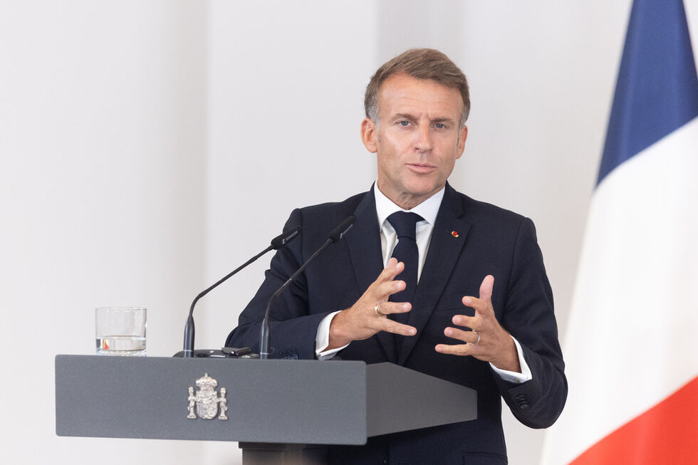 Macron diz que cortar ajuda a Kiev seria "atirar borda fora a segurança" europeia