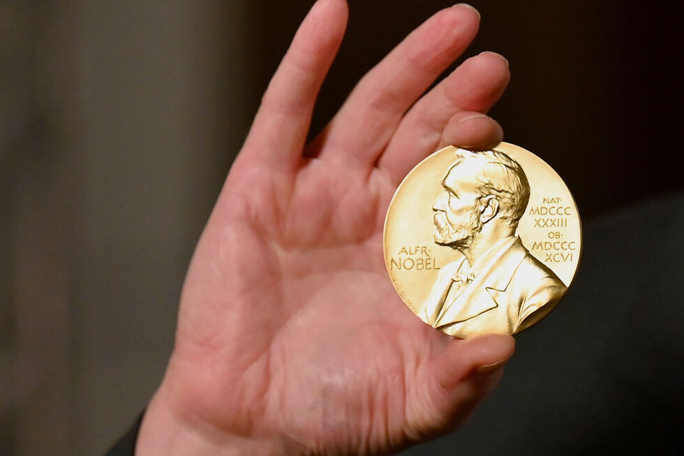 Medalha Nobel de Alfred Nobel, com data de 1896