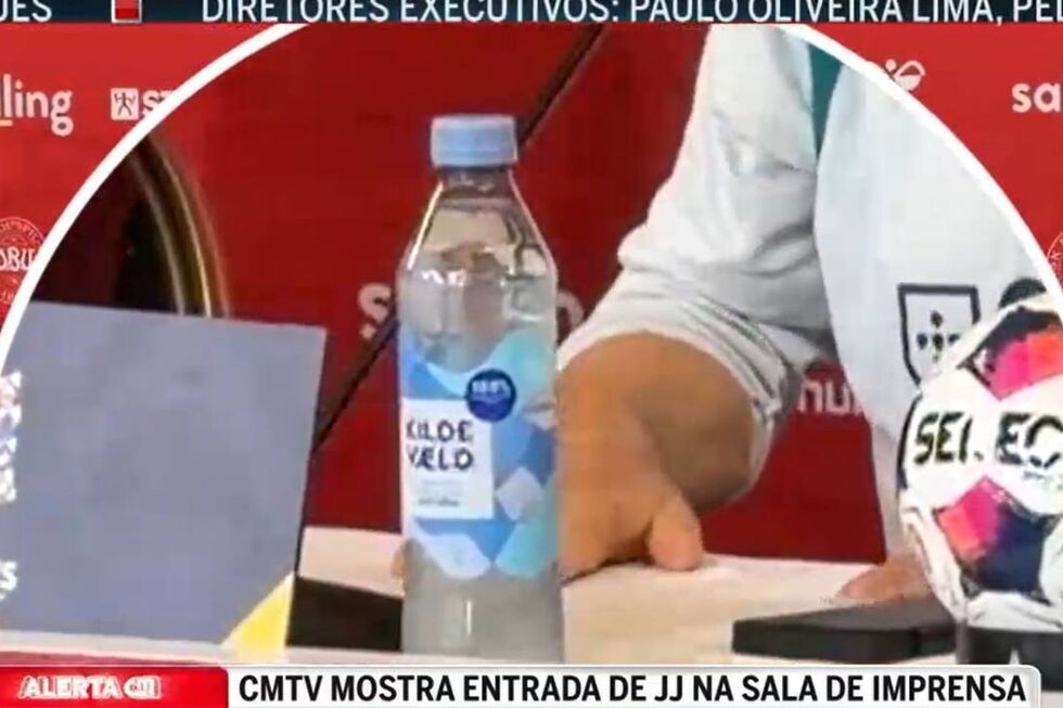 Jorge Jesus levou o guião para a sala de imprensa? CMTV mostra imagens do que se passou na conferência 'explosiva'