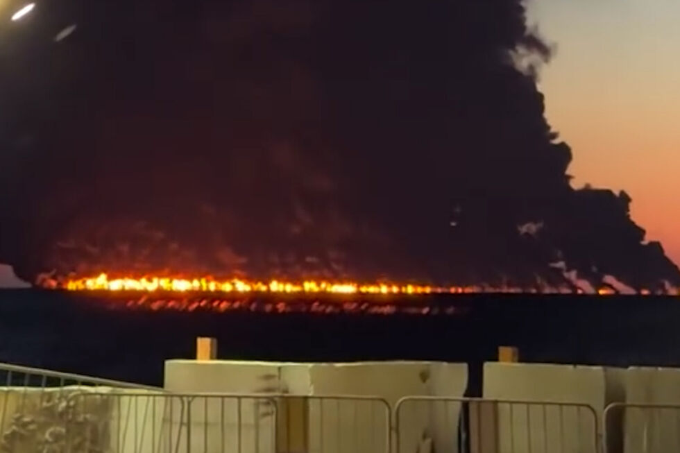Petroleiro incendiado após ataque com drone ao largo de Sochi no Mar Negro
