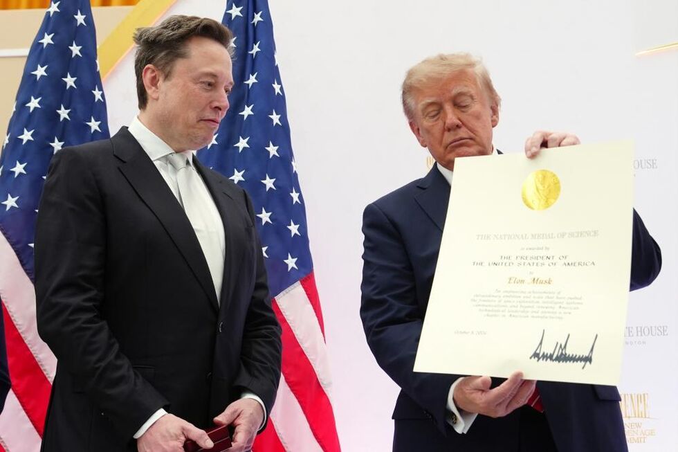 Trump condecora Elon Musk
