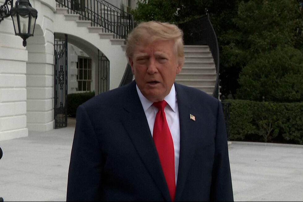 "Zelensky podia ter posto fim a esta guerra várias vezes": Trump critica presidente ucraniano 