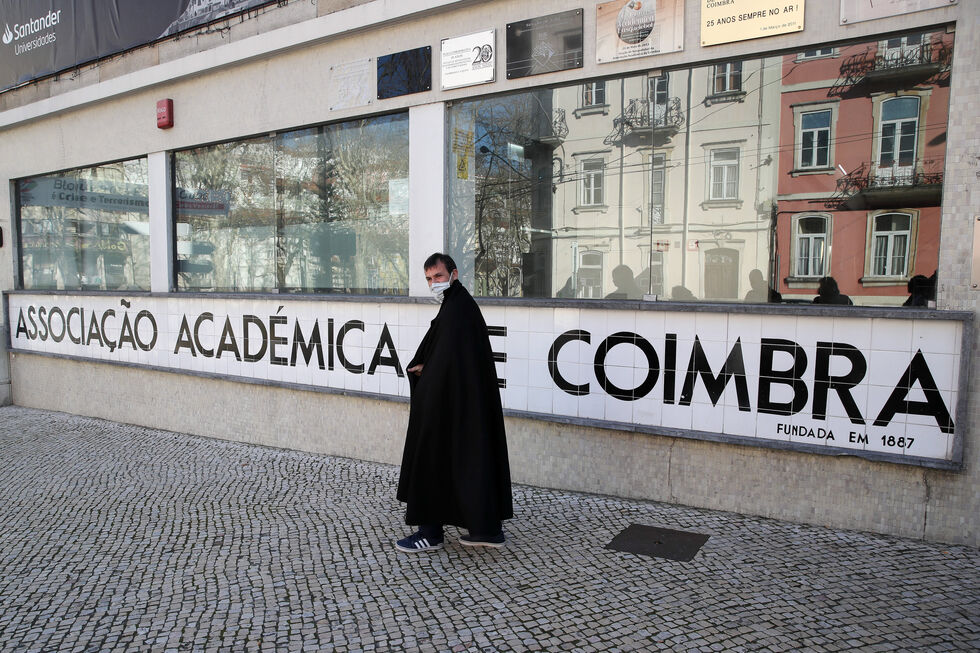 Associação Académica de Coimbra acusa Chega de desrespeitar soberania da instituição